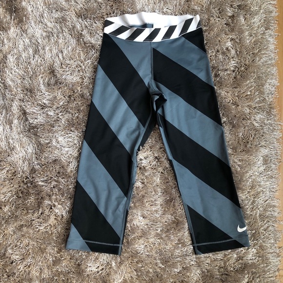 Nike cropped leggings - Picture 2 of 6